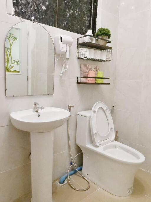 Easy White Access, With Kitchen, Dining And Living Room, Perfect For Groups And Family Appartamento